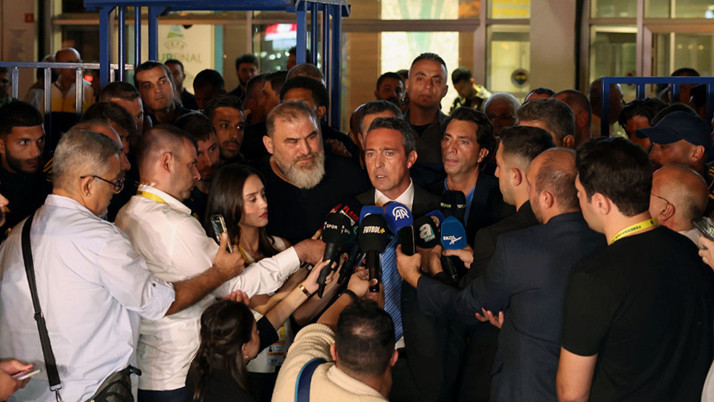 Ali Koç konuşurken ezan okunmaya başlayınca söylediği şeyler dikkat çekti