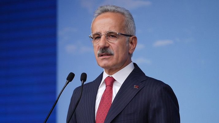 Bakan Uraloğlu, Türkiye'nin ilk 6 akslı elektrikli lokomotifinin üretileceğini bildirdi