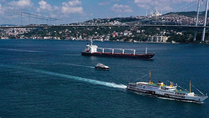 İstanbul Boğazı'nda gemi trafiği çift yönlü durduruldu