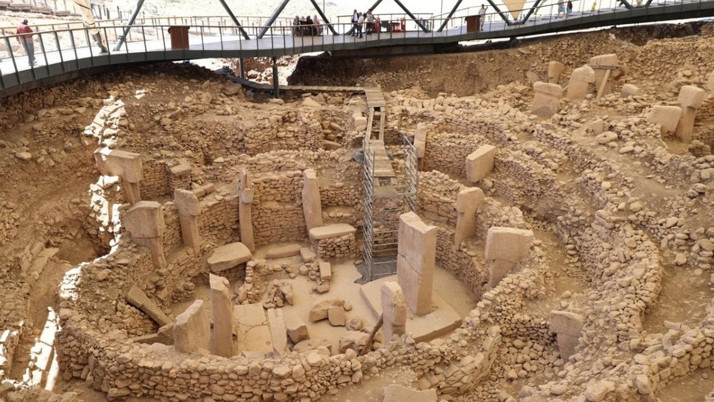 Göbeklitepe'de yeni insan heykeli bulundu