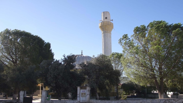 Muğla'da dehşet fırtına! Minarenin külahı koptu, evlerin çatısı uçtu, ağaçlar devrildi