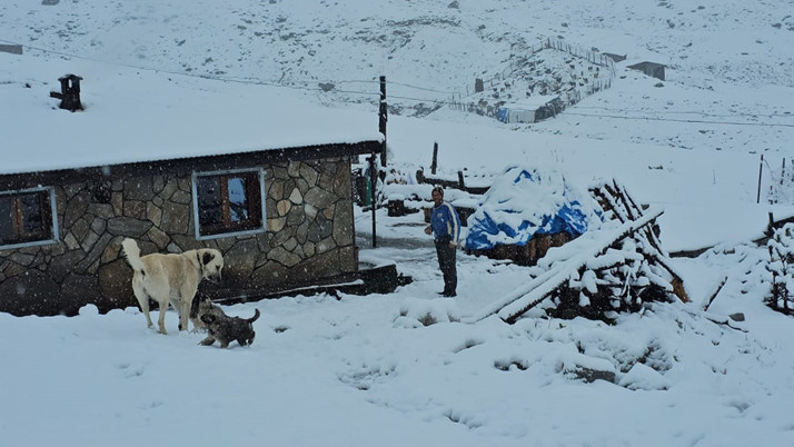 Heryer bembeyaz oldu! Kar kalınlığı 10 santimetreye ulaştı
