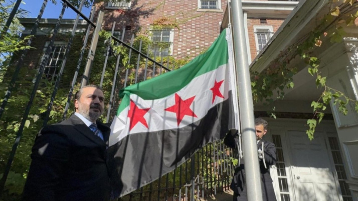 ABD'deki Suriye Büyükelçiliği'nde tarihi an