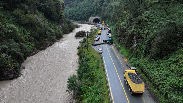 Rize'de sel felaketi! Bakan Uraloğlu son durumu açıkladı