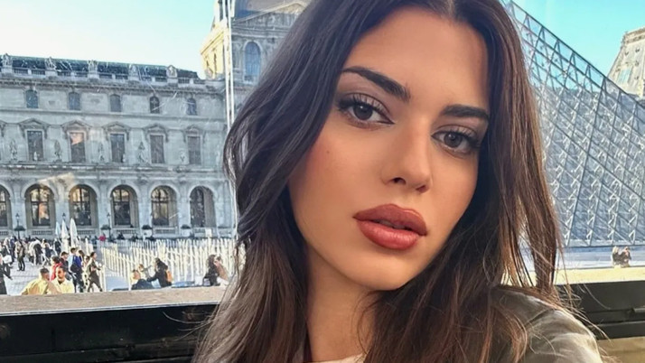 Derin Talu, sevgilisinin ailesiyle tanıştı! Müstakbel kaynanasıyla poz verdi