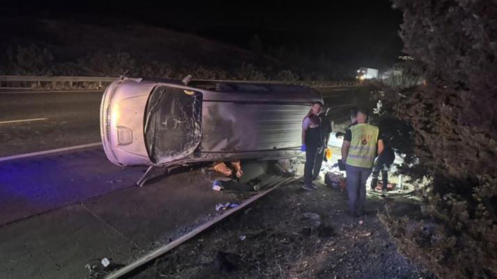 Gaziantep'te kamyonet devrildi: 2 ölü, 8 yaralı
