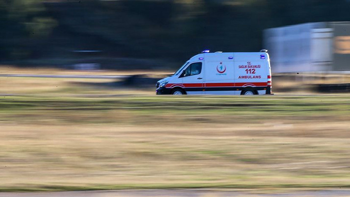 Minibüs ile otomobil çarpıştı! Feci kazada ölü ve çok sayıda yaralı var