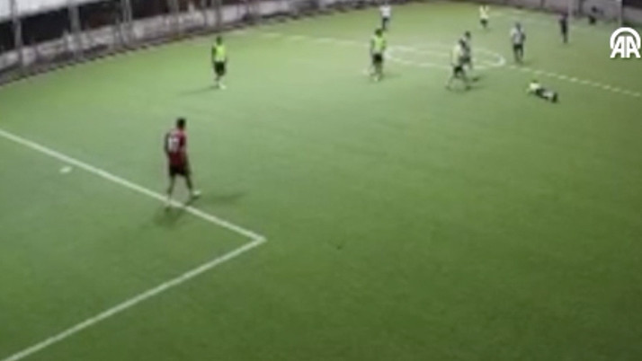 Halı sahada kalp krizi geçiren polis memuru hayatını kaybetti