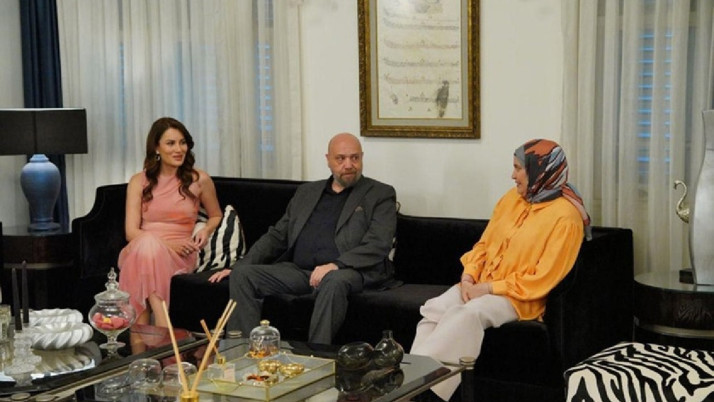 Feyza Civelek'ten " koltuğa işedi" iddiasına zehir zemberek sözler...