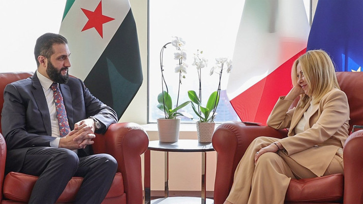 Meloni Şara görüşmesinde Meloni'nin bakışları olay oldu