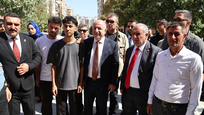 Ümit Özdağ Suriyelilere 60 gün süre veren ABD üzerinden hükümeti eleştirdi