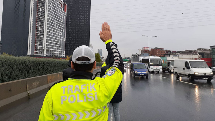 Kocaeli'de yola hafriyat döken firmaya 7,4 milyon lira ceza kesildi