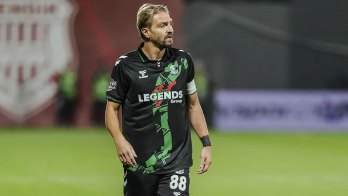 Sakaryaspor'da takım arkadaşına tokat atan Caner Erkin kırmızı kart gördü