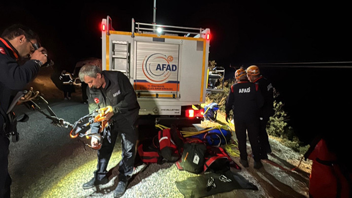 Otomobil uçuruma yuvarlandı! Feci kazada 4 kişi öldü