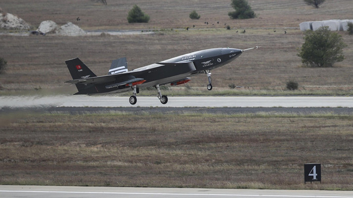 Kızılelma Tolun mühimmatı ile ilk kez uçuş testinde görüntülendi