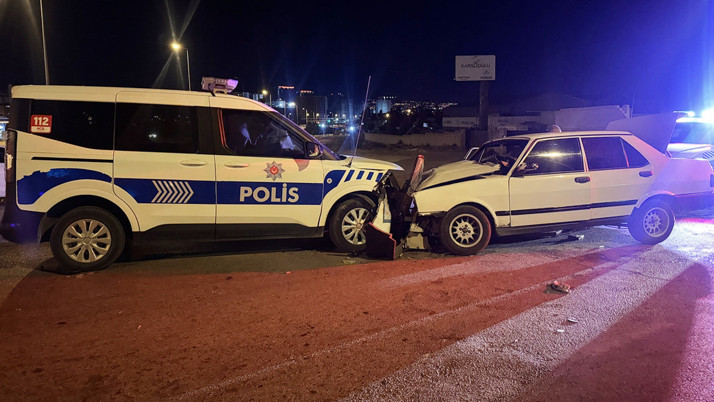 Kayseri'de dur ihtarına uymayan sürücü ekip aracına çarptı 2 polis...