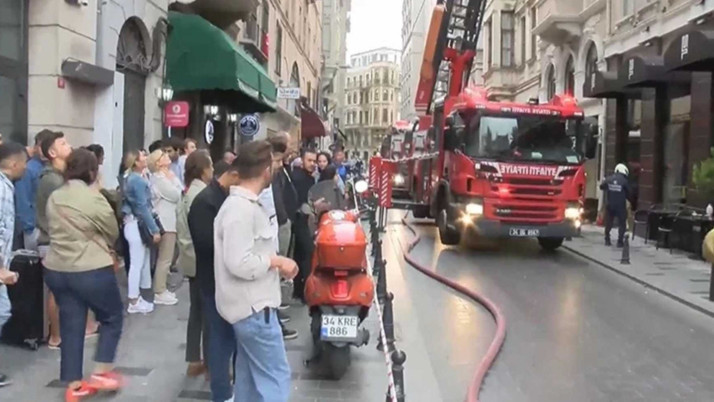 Beyoğlu'nda otelde çıkan yangın söndürüldü