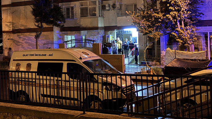 İzmir'de bıçaklı kavgada 1 kişi öldü, 2 kişi yaralandı