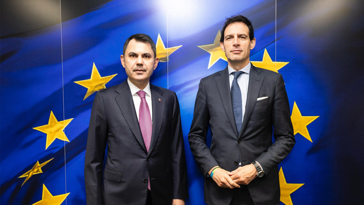 Bakan Kurum Brüksel’de AB iklim eylem komiseri Hoekstra ile görüştü