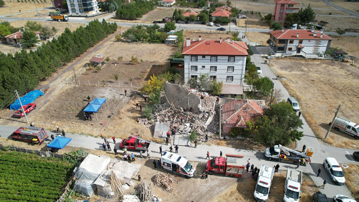 Ankara'da 4 katlı bina çöktü! Meğer daha önce yapılan testlerde...