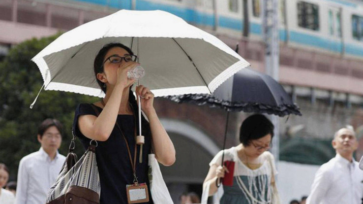 Japonya'da mayıs-eylül döneminde sıcak çarpmasından hastanelik olanların sayısı ilk kez 100 bini geçti