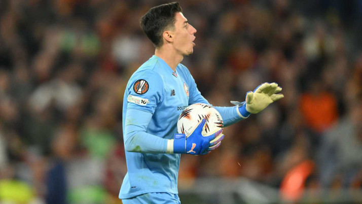 Berke Özer tarihe geçti! Penaltı atışı 3 kez tekrarlandı...