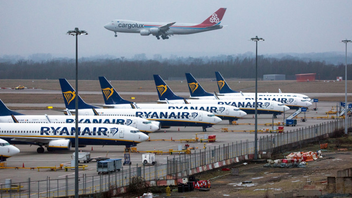 Avrupa'ya uçuşlar durma noktasına geldi! 1800 uçuşluk kriz...