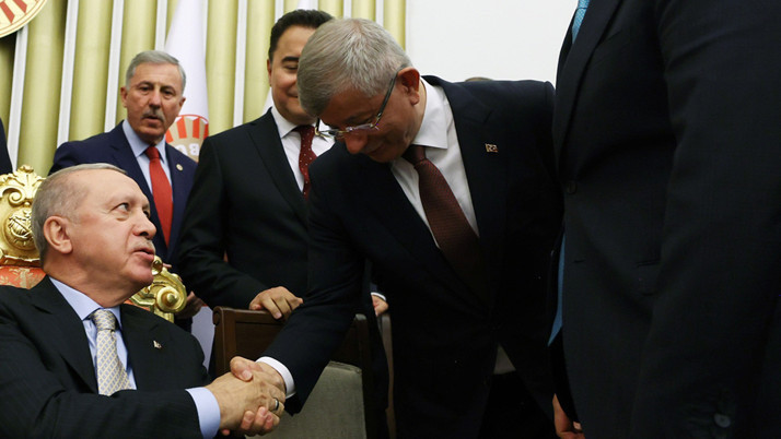 AK Parti Sözcüsü Ömer Çelik resepsiyondaki görüntüyü değerlendirdi CHP'ye tepki