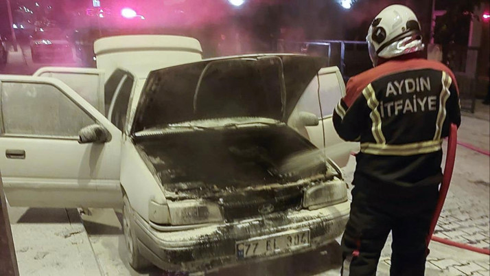 Aydın'da seyir halindeyken yanan otomobil kullanılamaz hale geldi