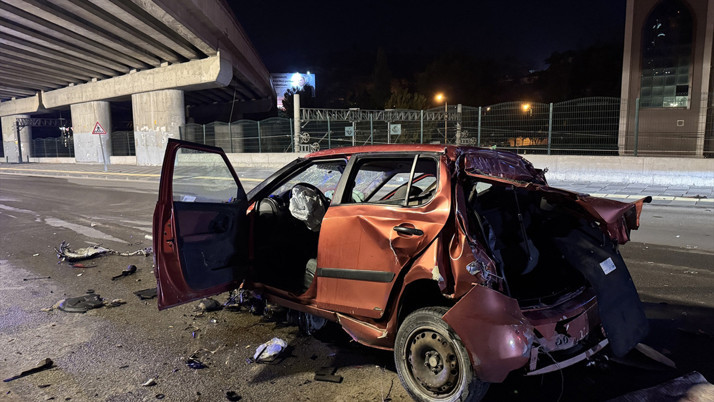Ankara'da köprüden düşen otomobilin sürücüsü ağır yaralandı