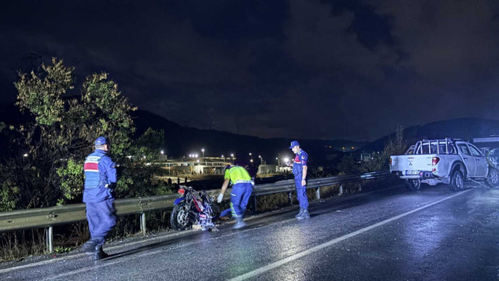 İzmir'de pikap ile elektrikli bisiklet çarpıştı: 1 ölü, 1 ağır yaralı