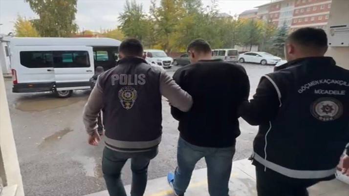 Ağrı'da göçmen kaçakçılığı iddiasıyla 3 şüpheli tutuklandı