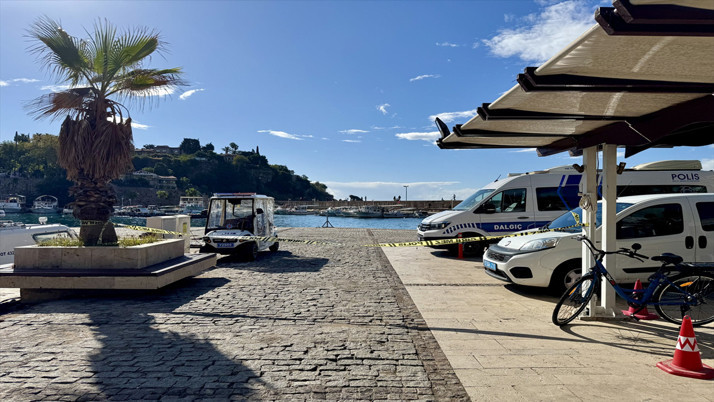 Antalya'da denizde erkek cesedi bulundu