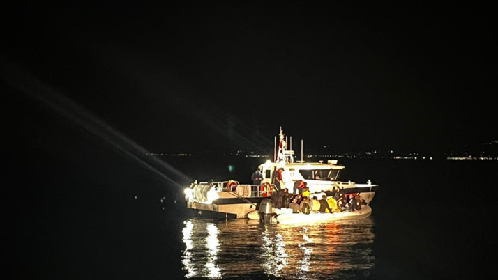 Çeşme açıklarında 7’si çocuk 35 yakalandı