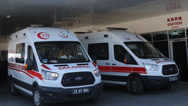 İzmir'de trafik kazası! Midibüsle çarpışan otomobilin sürücüsü yaşamını yitirdi