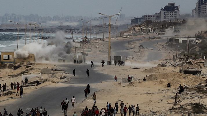 İsrai ordusu Gazze'nin kuzeyine gitmek isteyenleri tank atışlarıyla bombaladı