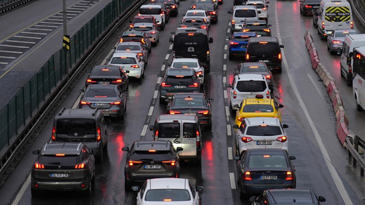 İstanbul trafik yoğunluğu yüzde 90'a ulaştı! Adım adım ilerliyor
