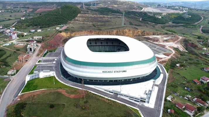 Araç muayene istasyonu Kocaelispor stadına sponsor oldu