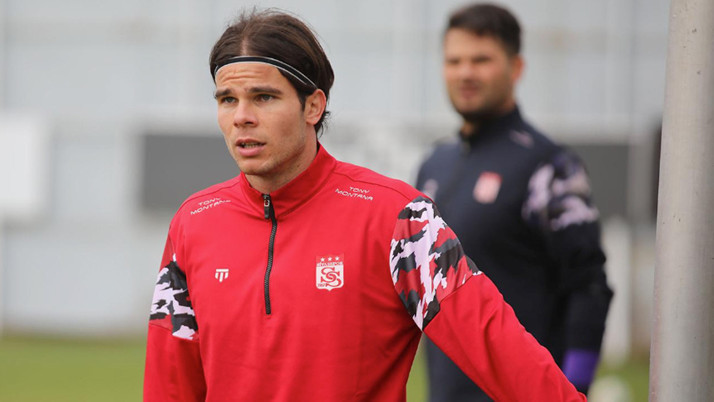 Sivasspor'un orta saha oyuncusu Charisis, kentte en çok vergi veren 2. isim oldu