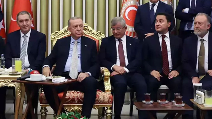 Erdoğan'la fotoğrafı gündem olmuştu! Davutoğlu'ndan açıklama geldi