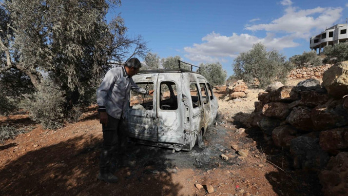 İsrailliler, Batı Şeria'nın çeşitli bölgelerinde zeytin toplayan Filistinli çiftçilere saldırdı