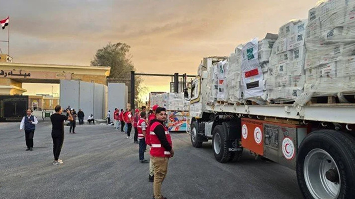 Gazze'de ateşkes: Yardım TIR'ları bölgeye girdi