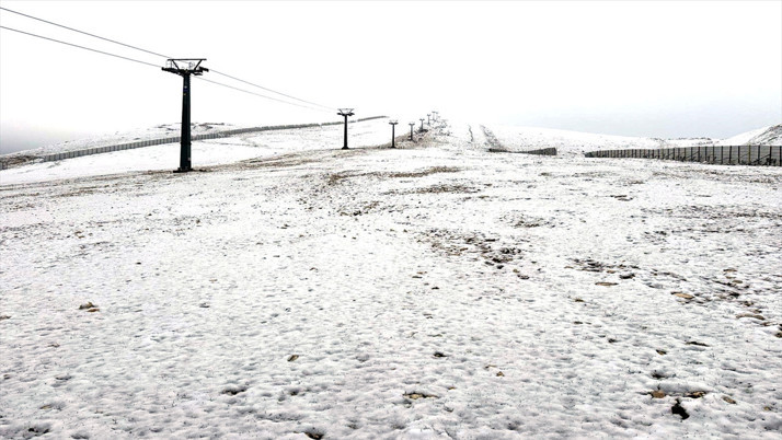 Samsun Akdağ'a mevsimin ilk karı yağdı! Kalınlığı 5 santimetre