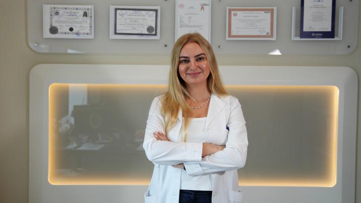 Genellikle erkeklerde görülüyor! Küme baş ağrısı hastaları ''Kafamı duvara vurmak istiyorum'' diyor!