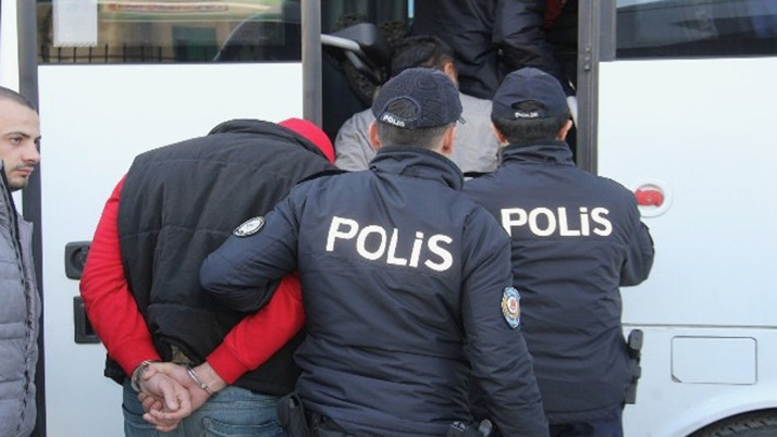 Bursa'da uyuşturucu ele geçirilen araçtaki 2 kişi tutuklandı