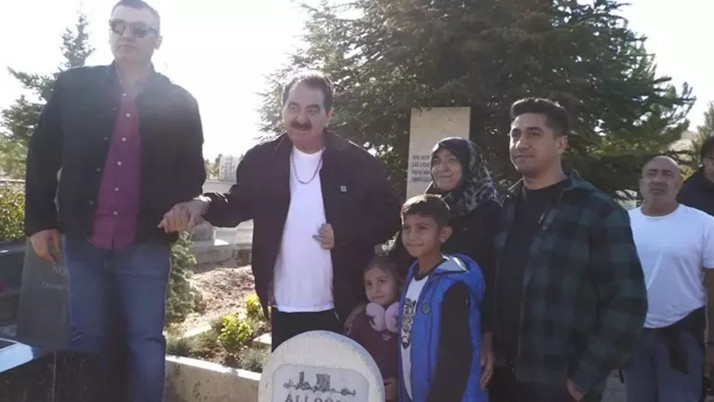 İbrahim Tatlıses'in vefası! Neşet Ertaş'ın mezarını ziyaret etti: "Çok ekmeğini yedik"