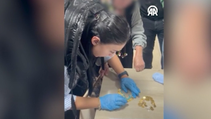 Dilencilik yapan kadının üzerinden çıkanlara inanamayacaksınız!