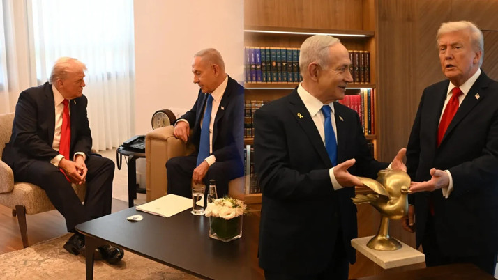 Netanyahu'dan Trump'a 'Altın Güvercin' hediyesi