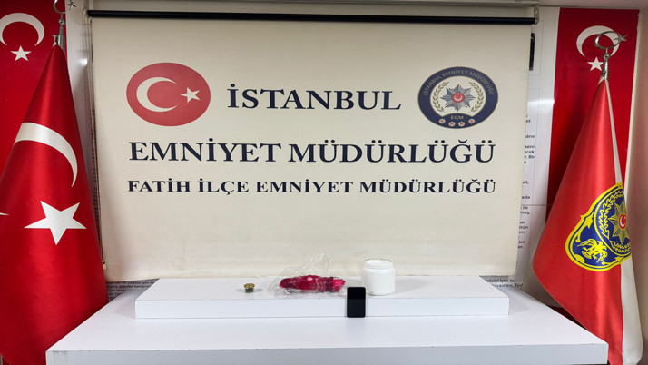 Fatih'te uyuşturucudan 8 yıl 4 ay kesinleşmiş cezası bulunan hükümlü uyuşturucuyla yakalandı