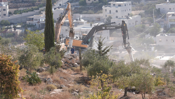İsrail ordusu, işgal altındaki Batı Şeria'da Filistinlilere ait bir evi yıktı